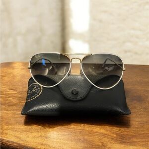 Ray-Ban Classic Gold Aviators with Gray Lenses